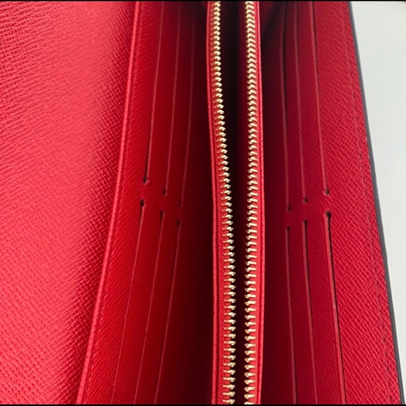 Authentic Louis Vuitton Sarah Wallet - Picture 5 of 11